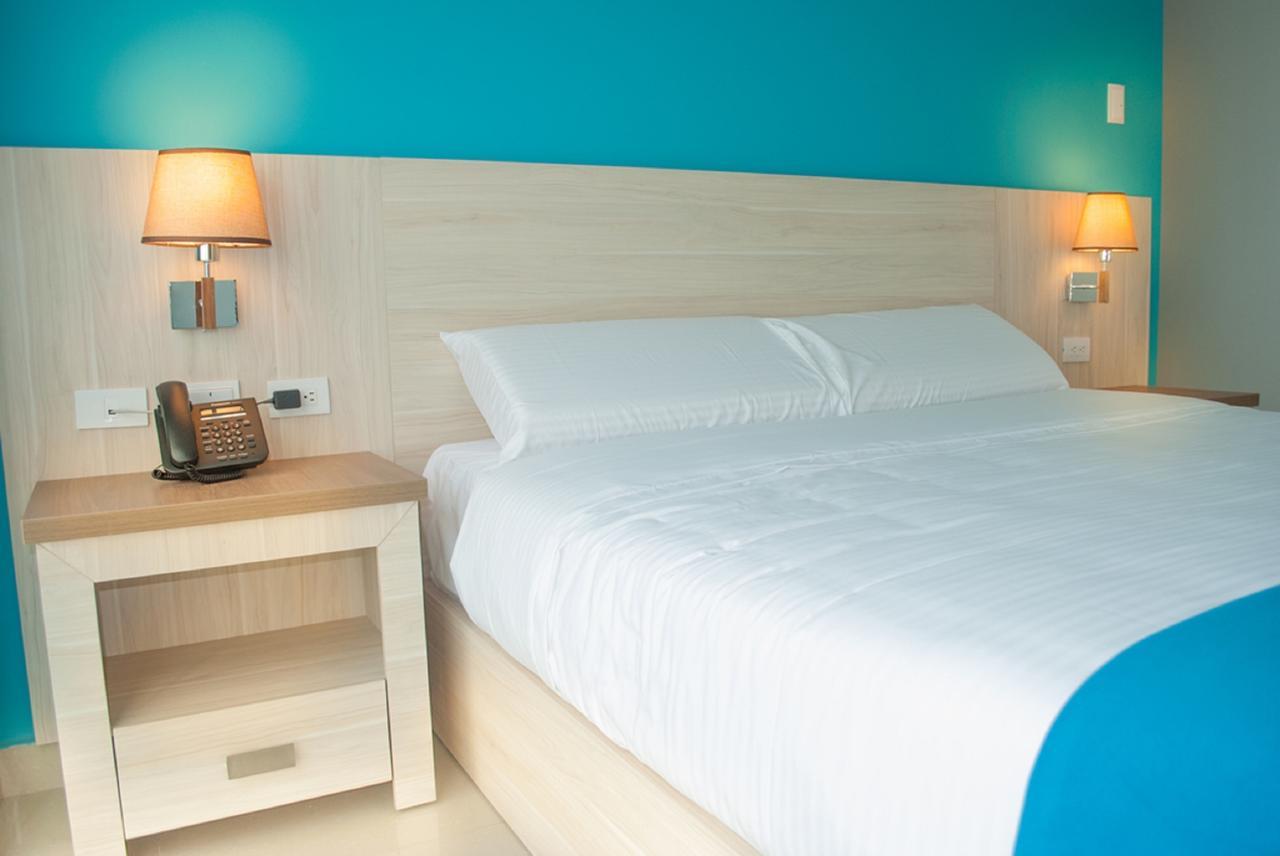 Hotel - Centro Comercial Punta Del Mar Салинас Екстериор снимка